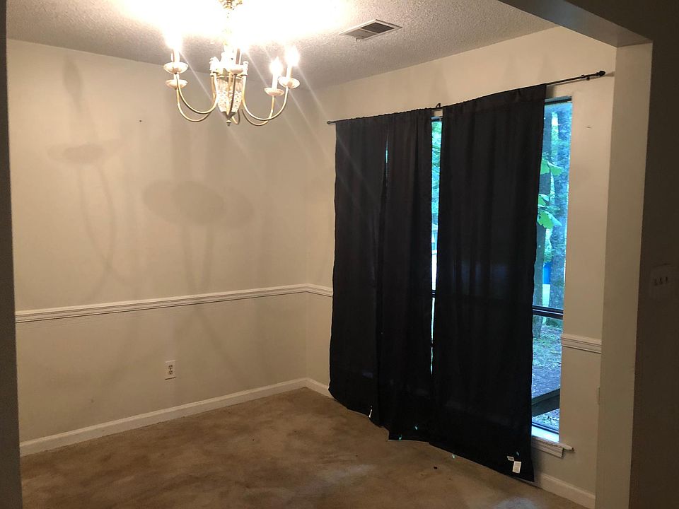 2nd image of 1011 Autumn Cir
