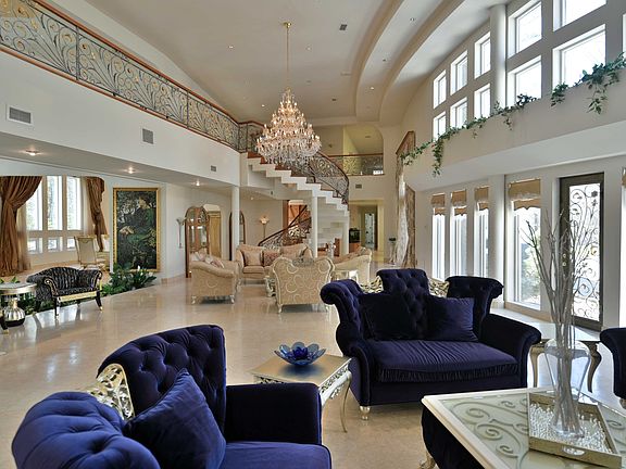 SUPERIOR, SOARING CEILINGS !