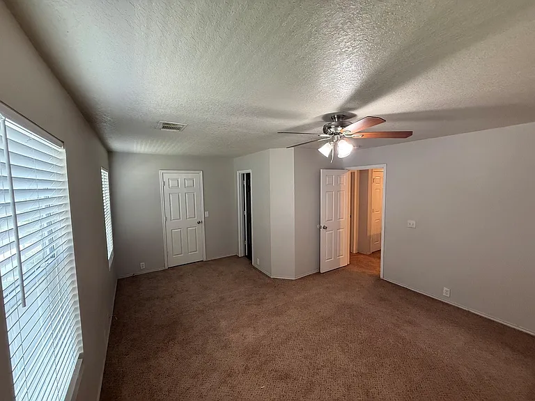 2114 Village Crossing Trl — Photo 15