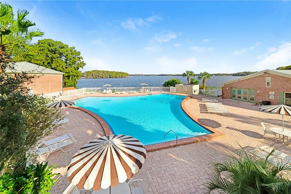 2 bed, 900 sqft, $1,500 — Photo 2