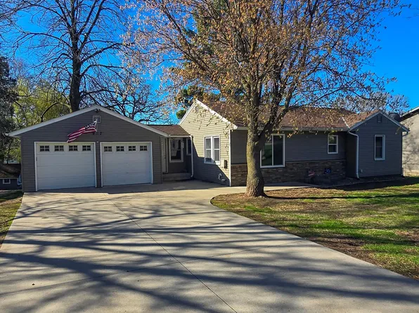 927 Lindbergh Dr S, Little Falls, MN 56345