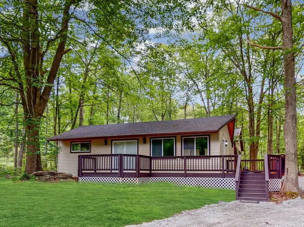 101 Forest Dr, Hawley, PA 18428