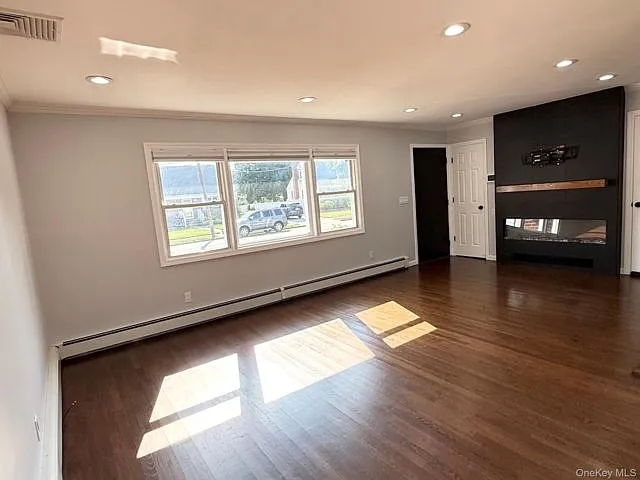 3 bed, 1.0 bath, 1120 sqft, $4,200 — Photo 3