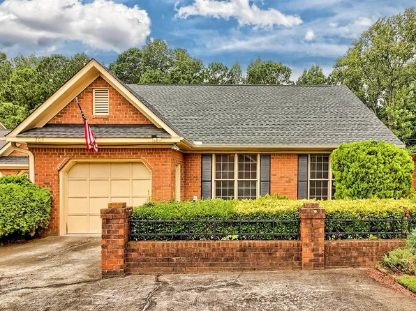 208 Valley Vine Ct, Irmo, SC 29063