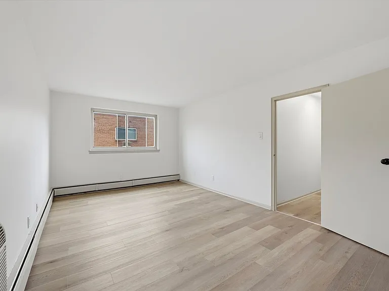 Melrose Apartments — Photo 19