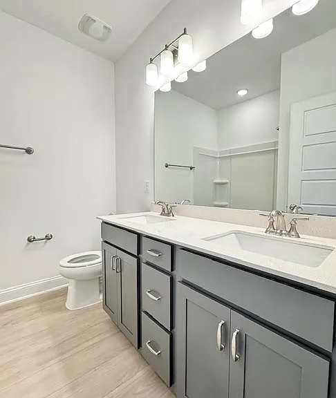 Second Floor Full Bathroom