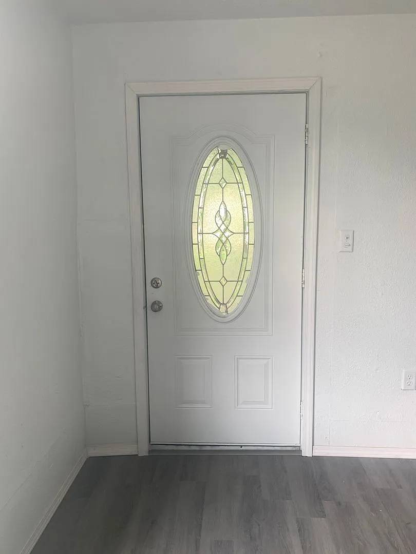Recently Remodeled 2 bedroom 1 bathroom home — Photo 2
