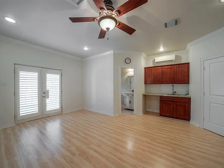 4218 Drake St #B — Photo 28