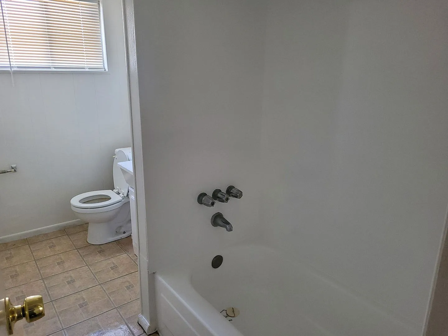 1 bed, 1.0 bath, 400 sqft, $845 — Photo 3