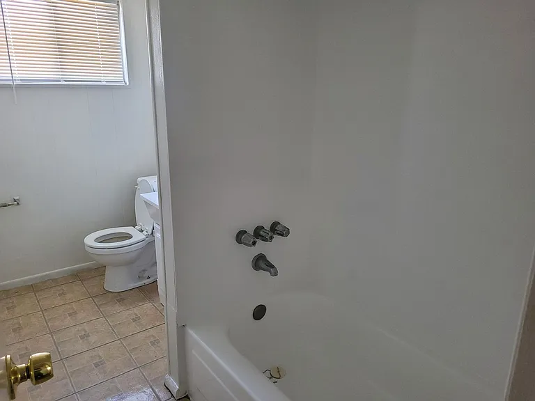 3719 E Fairmount St #7 — Photo 3