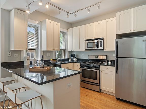 5th image of 4901 N Leavitt St #2