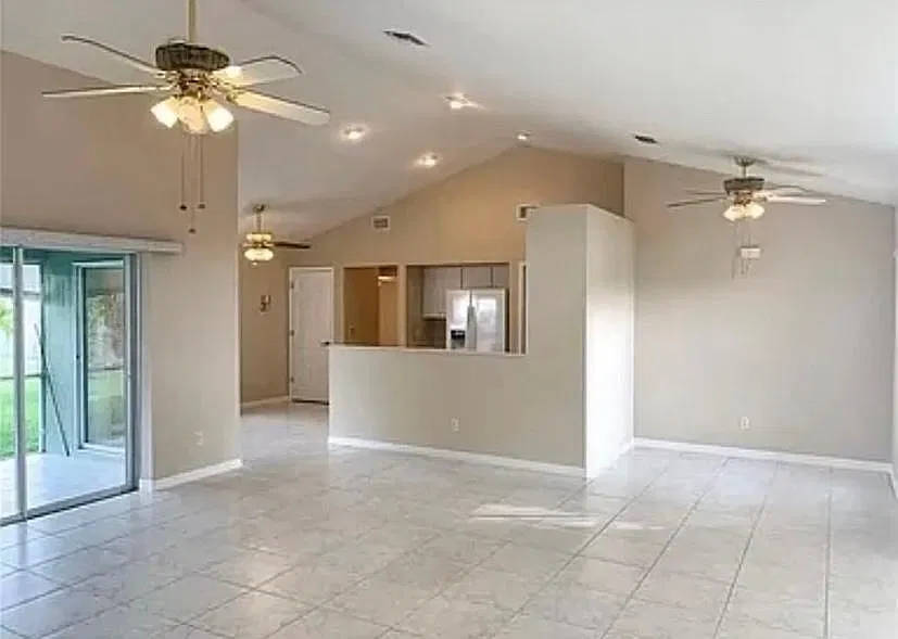 2615 Surfside Blvd