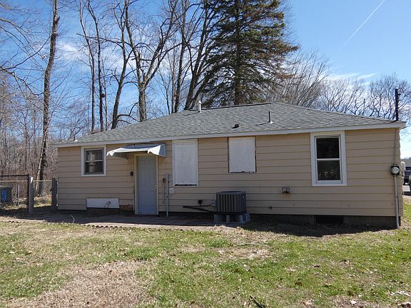 3rd image of 790 Blue Creek Ter