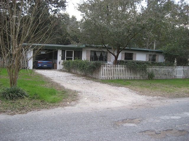 1st image of 815 NE 10th Pl