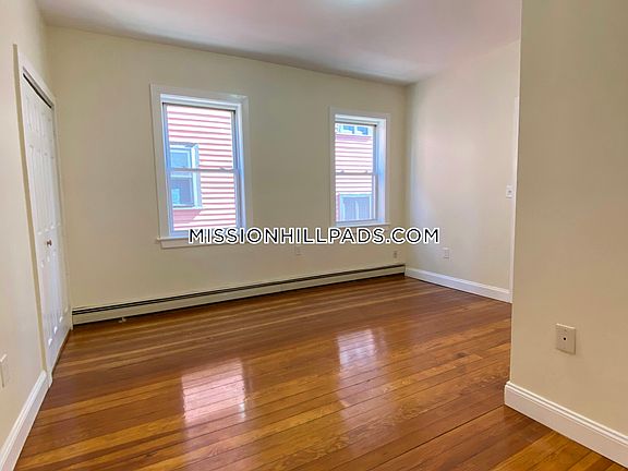 4th image of 55 Lawn St #3