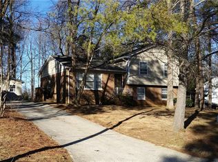 1705 Stoneybrook Dr, High Point, NC 27265