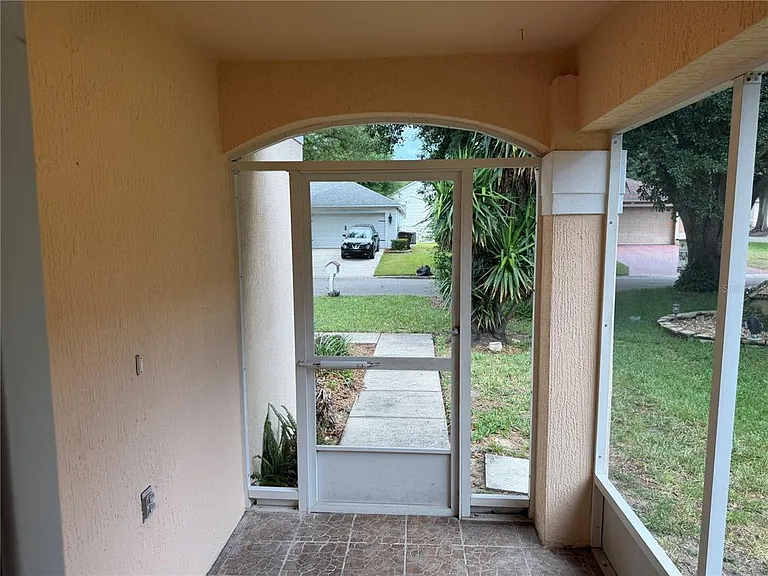 2393 Paulette Dr — Photo 2