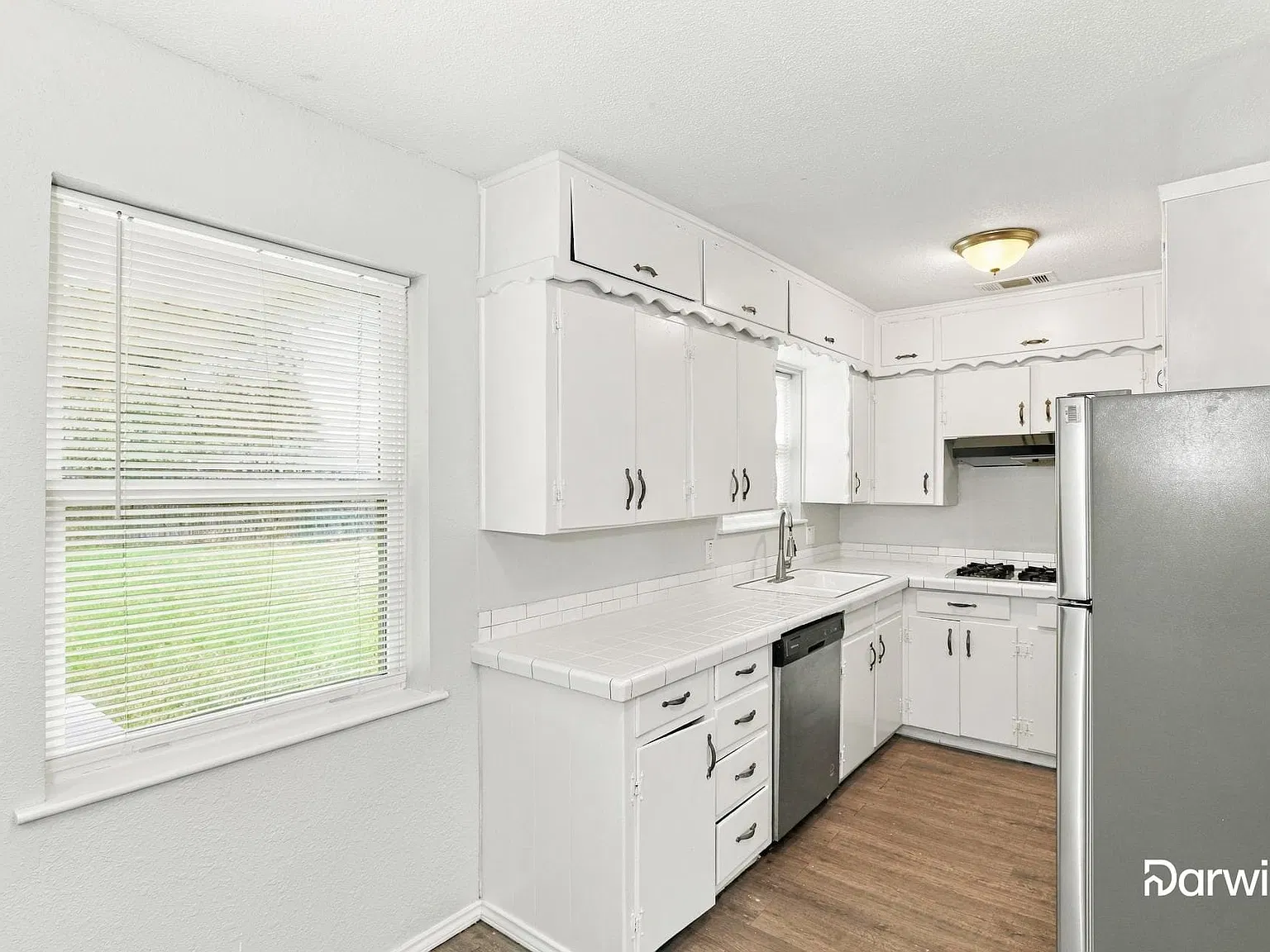 4 bed, 2.0 bath, 1023 sqft, $1,985 — Photo 2