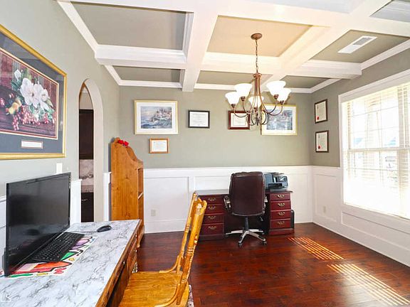 4th image of 204 Painter Hill Way