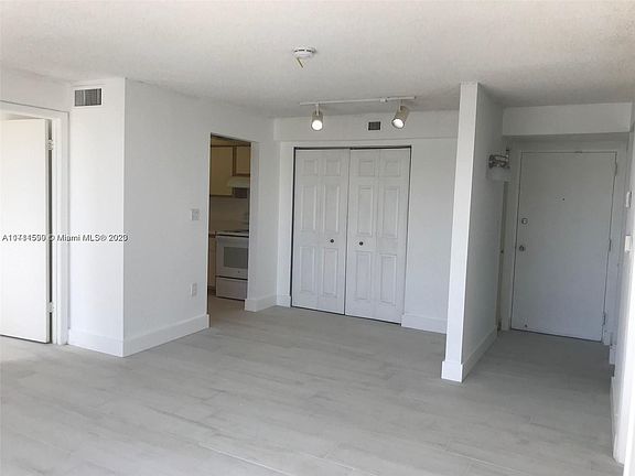 4th image of 1740 NW North River Dr APT 520