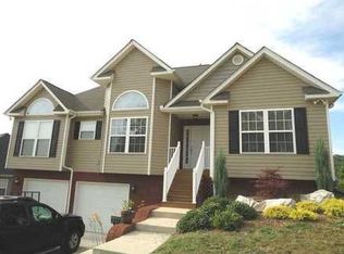 8660 Corker Ln, Hixson, TN 37343