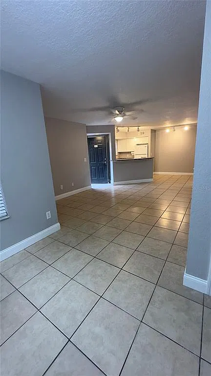 2 bed, 1.0 bath, 934 sqft, $1,600 — Photo 3