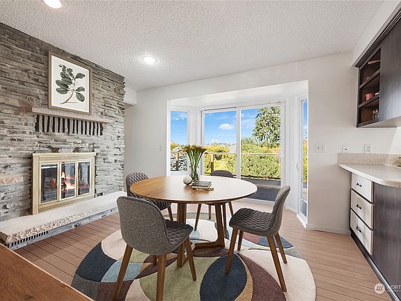 4th image of 515 101st Avenue NE