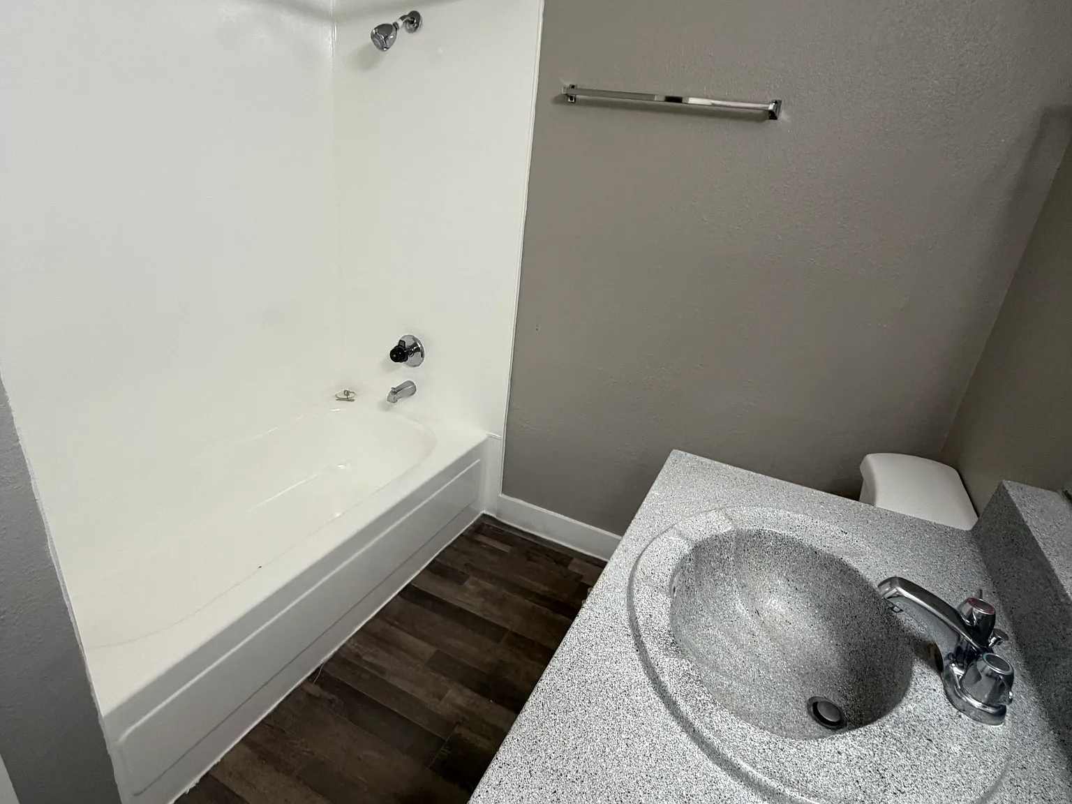 Studio, 400 sqft, $823 — Photo 4