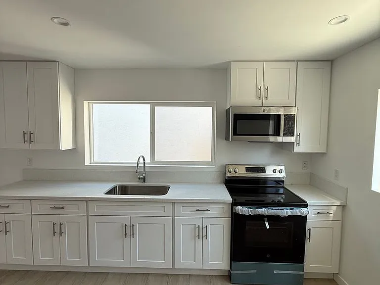 22026 Saticoy St — Photo 2