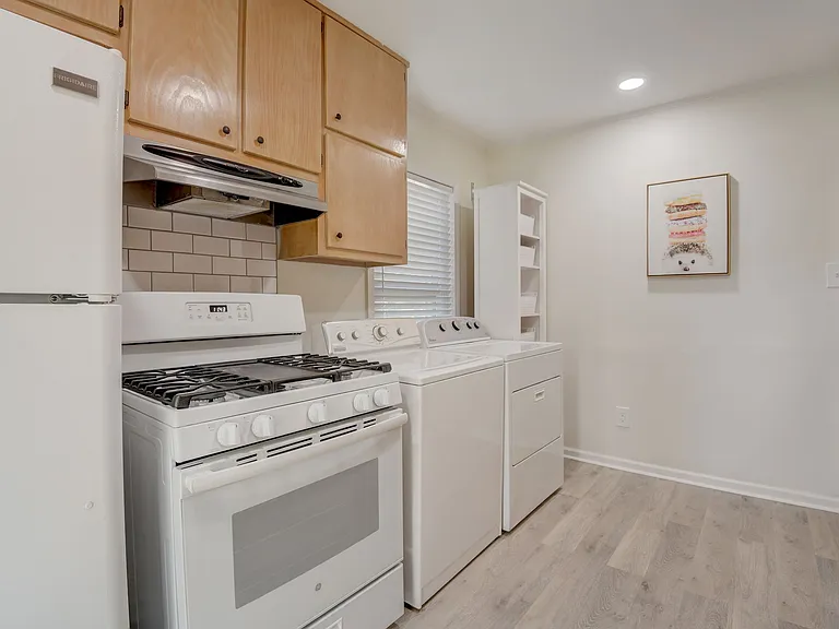 711 Campbell Cir — Photo 8