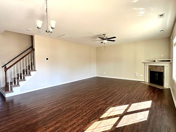 5th image of 793 Hogart St
