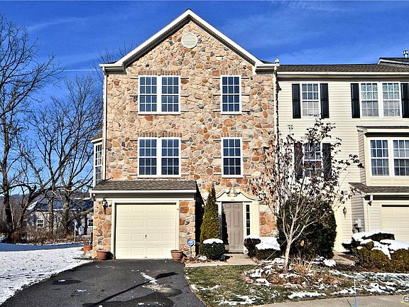 2nd image of 4027 Clubhouse Ct