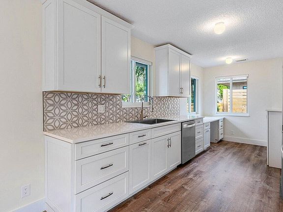3rd image of 901 NE 7th Avenue