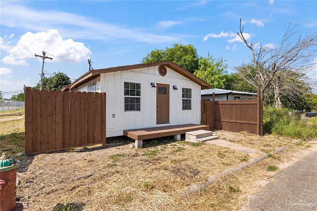 2 bed, 1.5 bath, 1080 sqft, $1,200 — Photo 4