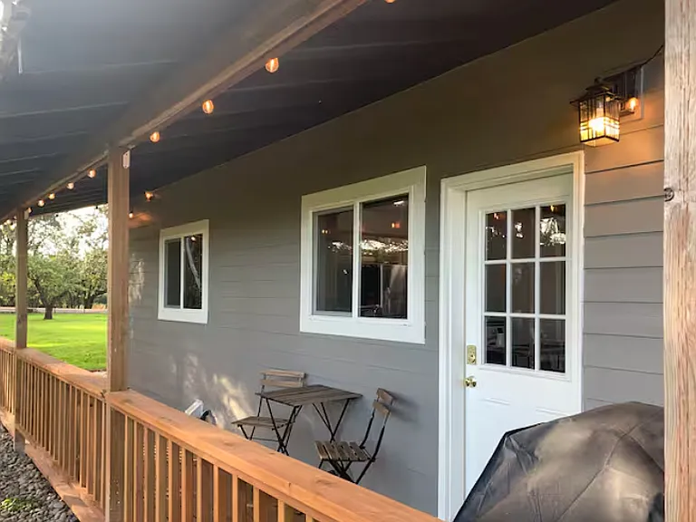 Riverside Dr SW — Photo 1