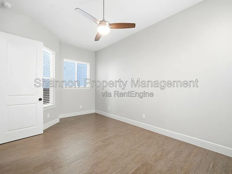 1204 W 16th St #B — Photo 11