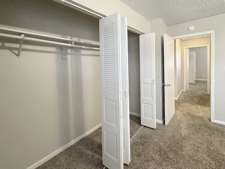 Ridge Apartments — Photo 24