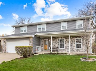 506 Flint Trl, Carol Stream, IL 60188