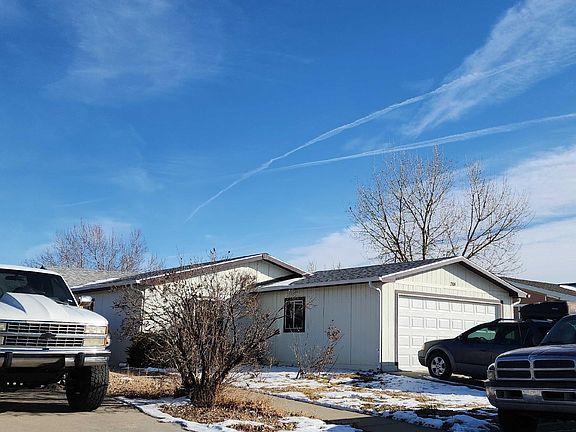 2nd image of 208 Valdai St