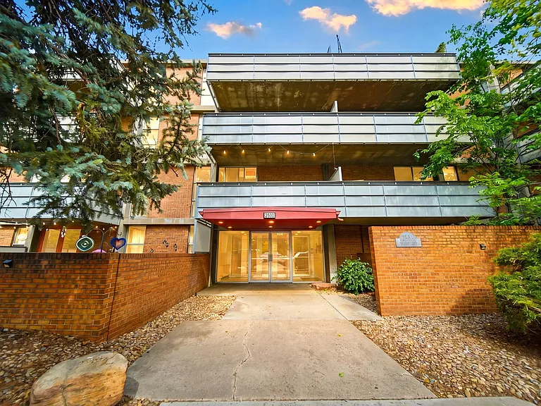 2500 S York St #215 — Photo 1
