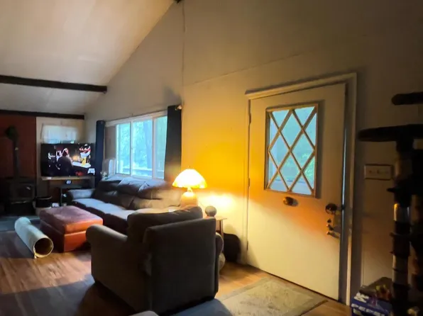 104 Spyglass Hill Rd, Tobyhanna, PA 18466