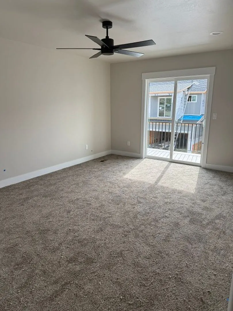 Beautiful new construction town home with amazing views — Photo 2