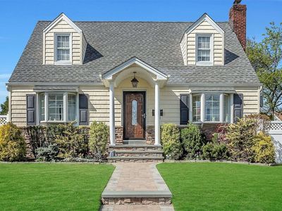 870 Benris Avenue, Franklin Square, NY, 11010