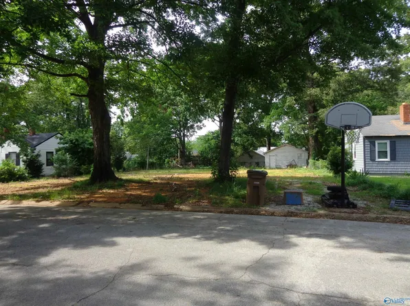 1620 Enolam Blvd SE, Decatur, AL 35601