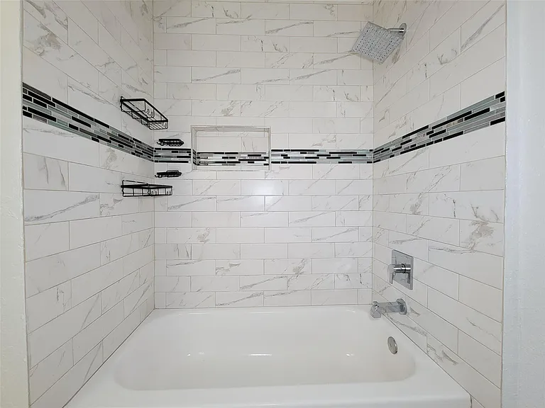 409 S Travis St — Photo 22