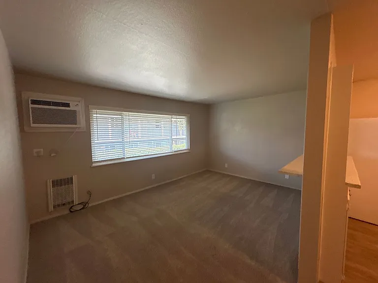 2941 Marconi — Photo 31