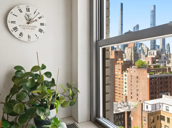 650 Park Avenue image 13 of 34