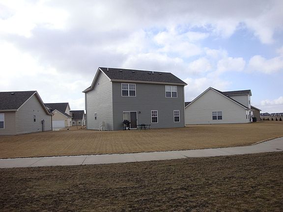 Large back yard, no neighbors behind house