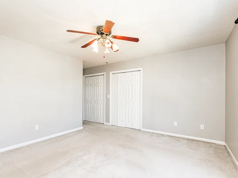 1103 Perry Ln — Photo 12