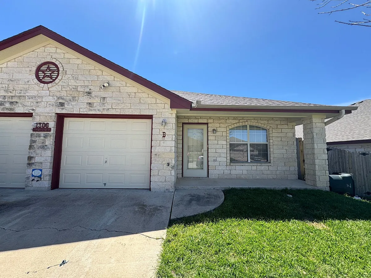 Building Photo - 1306 Powder River